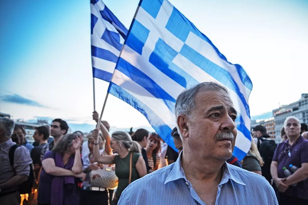 Власть на греческом. Политики Греции. Греки на митинге. Политики Греции молодые.