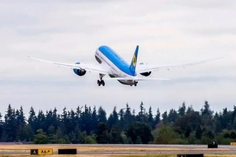 Боинг 787 дримлайнер узбекистон хаво йуллари. Боинг 767 хаво йуллари. Самолёт летит в ташкент. Airbus a321 neo uzbekistan airways салон. Узбекистан хаво йуллари.