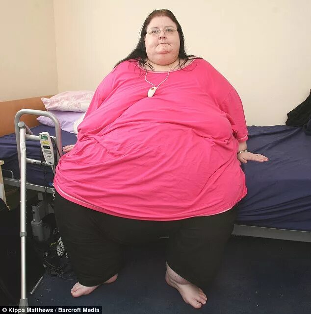 Видимо толстых. Самая толстая женщина в мире. Самая жирная девушка в мире.