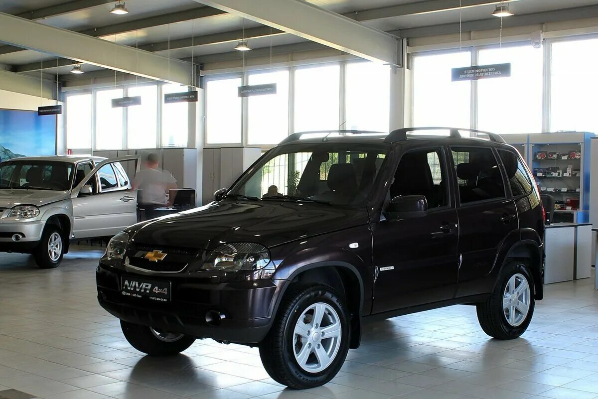 Купить шевроле ниву новую в автосалоне. Chevrolet Niva 212300. Chevrolet Niva 212300-55. Шевроле Нива 2020 черная.