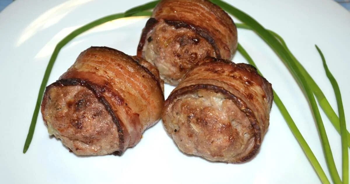 Блюдо буржуй в телогрейке. Буржуй в телогрейке. Закуска "буржуй". Горячая закуска буржуй в телогрейке. Мясные блюда на праздничный стол.