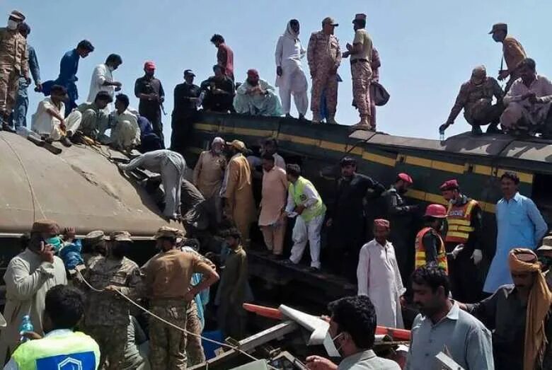 7 катаклизмов. Железнодорожная станция Пакистан. Железнодорожная авария в Пакистане.