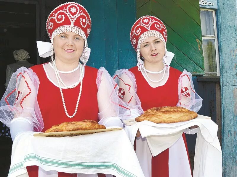 Хлеб соль. Хлеб соль встреча гостей. Встреча с хлебом и солью. Встреча гостей хлебом солью в русском народном стиле. Почему встречали хлебом солью на руси