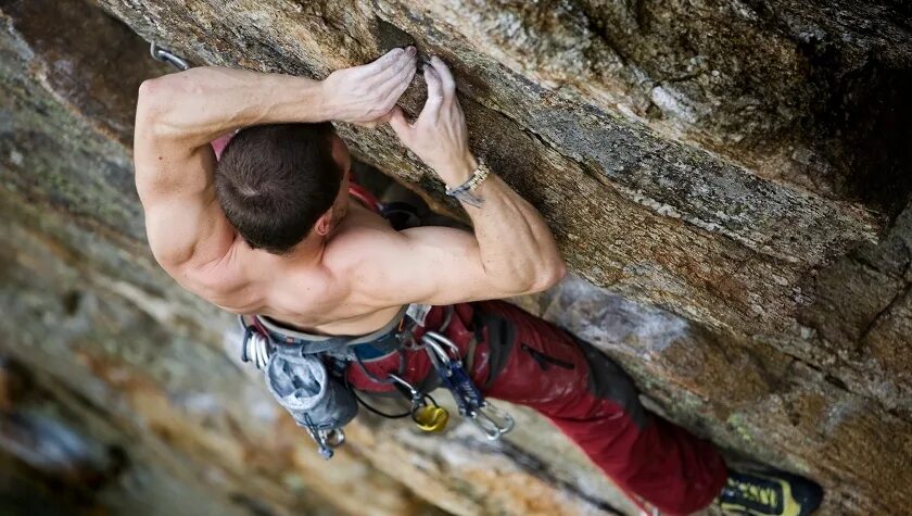 Скалолаз. Залез на скалу. Профессиональный скалолаз. Скалолаз альпинист. Rock climber rock climber org ru