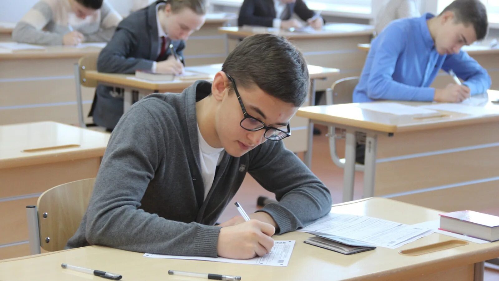 Гиа школьники. Подготовке к гиа и егэ. Подготовка к огэ и егэ. Школа подготовки гиа. Готовимся к егэ и огэ.