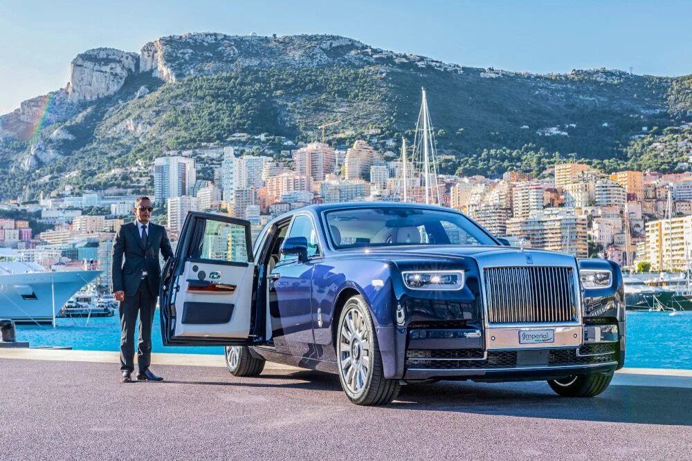 Самая богатая картинка. Rolls-Royce PLC. Фантом Роллс Ройс в Монако. Роллс Ройс Фантом 2022 шейха. Ройс Роллс миллионера.