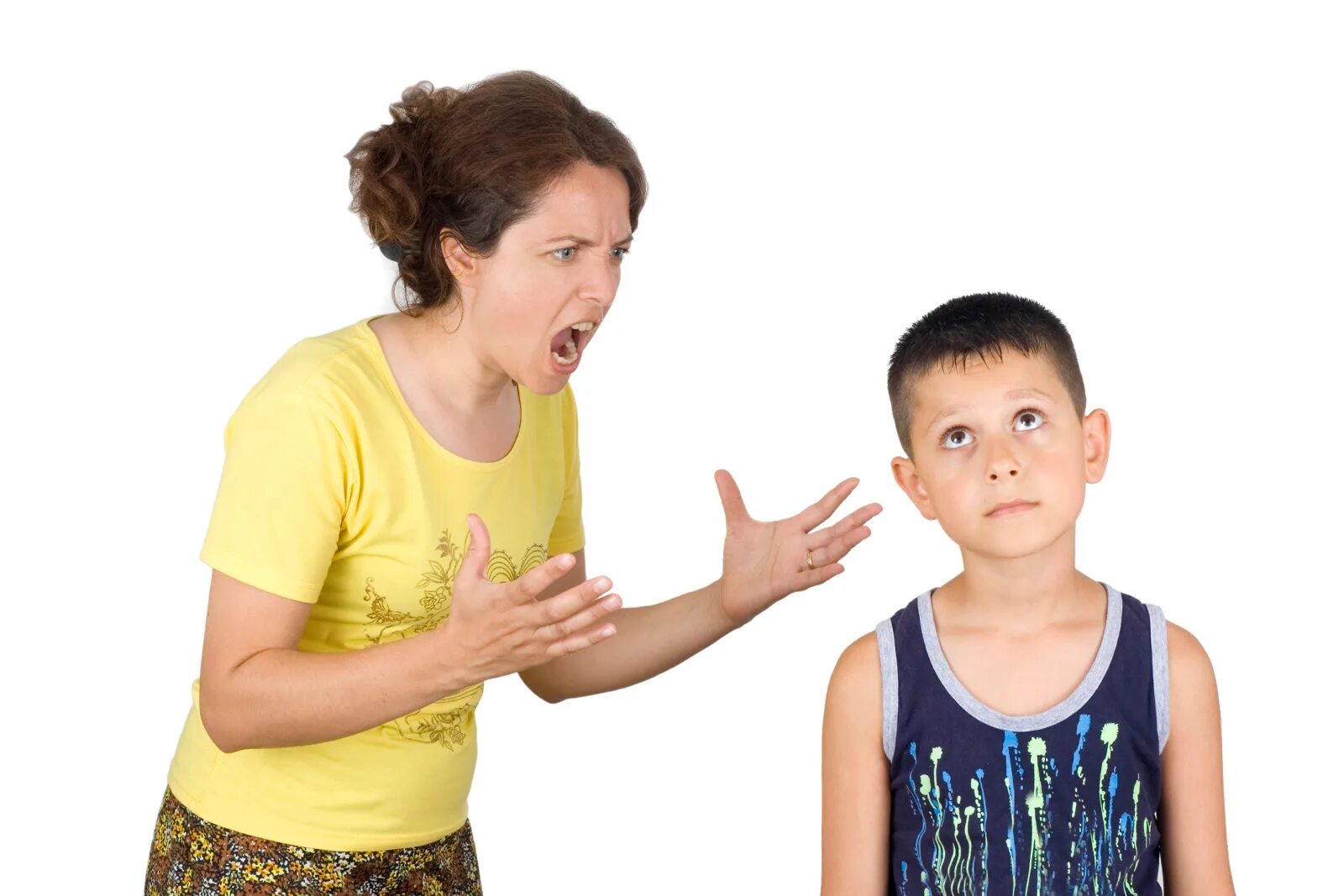 Мама кричит на сына