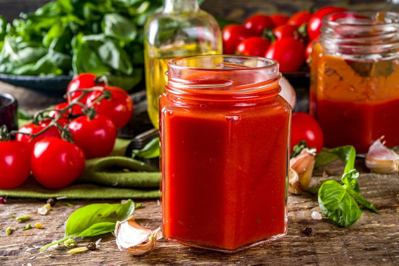 Вкусный домашний кетчуп из помидор на зиму. Кетчуп. кетчуп с яблоками. натуральный домашний кетчуп. соус кетчуп на зиму.