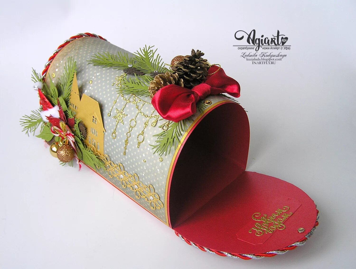 Поделки сундучок новогодних сказок своими руками. Новогодний сундучок. Новогодний сундук из чемодана. Пряник шкатулка новогодняя. Сказочный сундучок на новый год поделка.