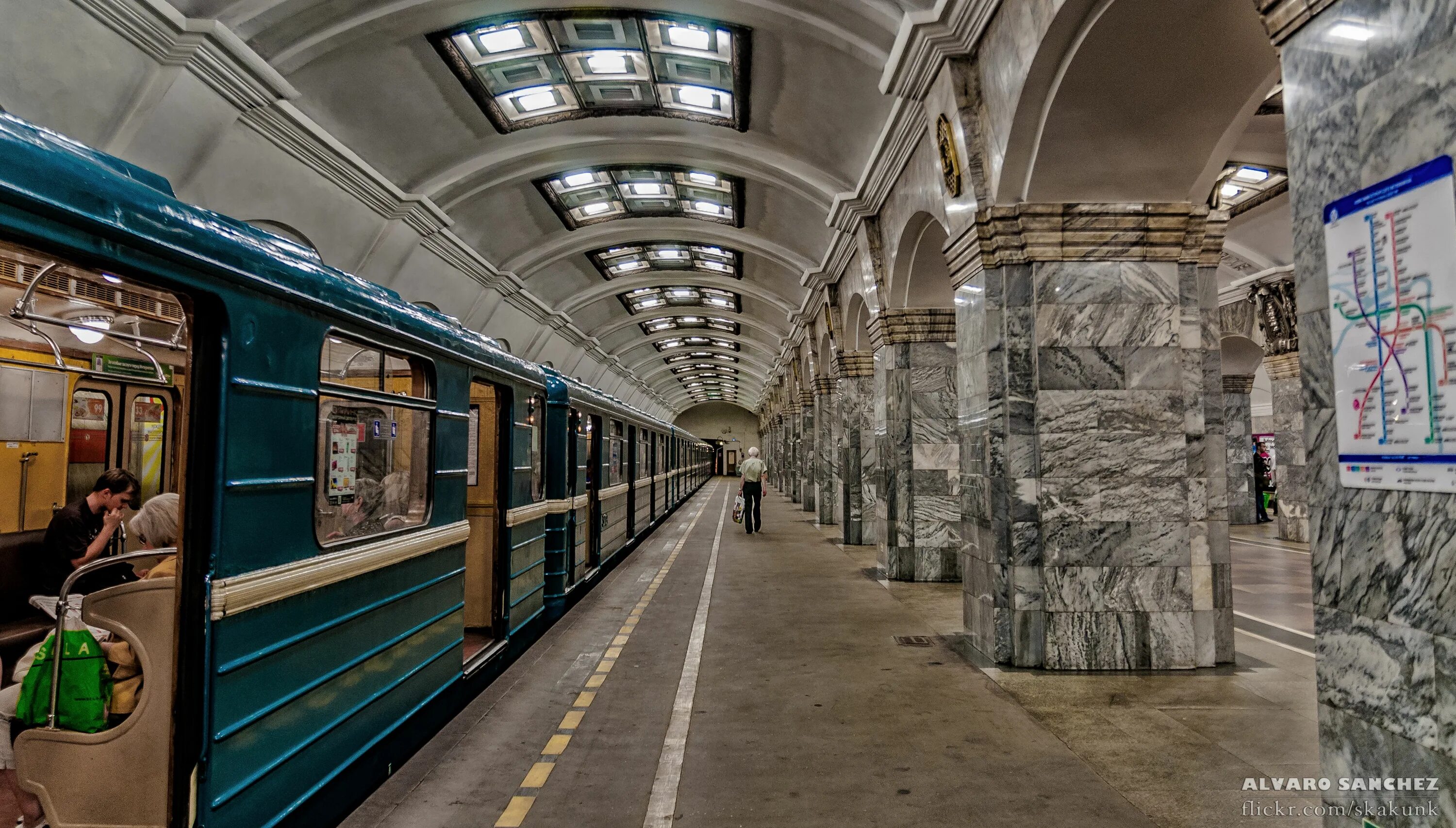 Мир метро цена. Петербургский метрополитен. Автово станция метро Санкт-Петербург. Станция метро station1. Sankt Petersburg метро станция.