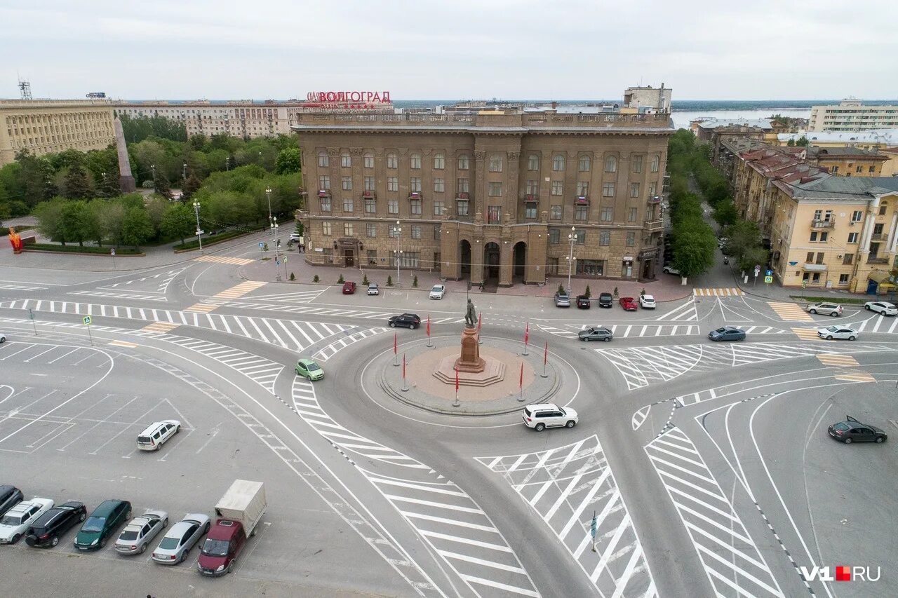 Площадь павших борцов Волгоград. Площадь Ленина Волгоград. Площадь павших борцов Волгоград сверху. Площадь Ленина Волгоград Центральный район. Остановиться в волгограде