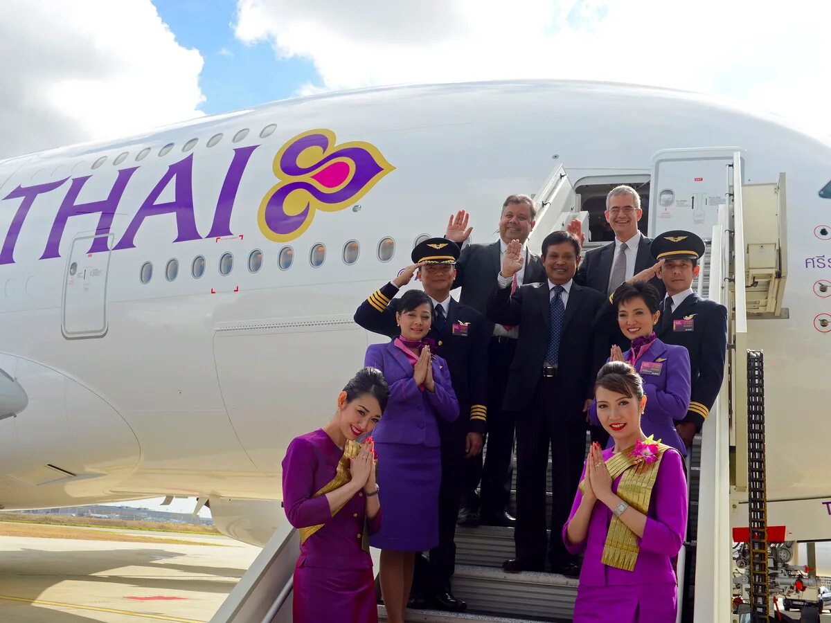 Самолет тайские авиалинии. Thai Airways рейсы. Thai Airways самолеты. Авиакомпания Thai Airways Пхукет Бангкок самолеты.