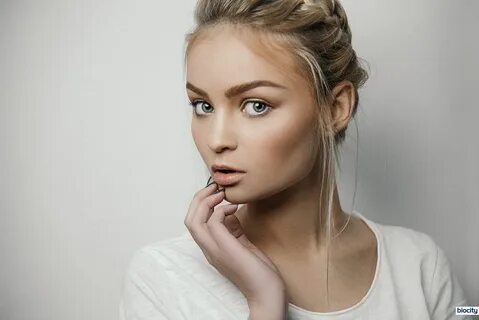 Нежное лицо девушки