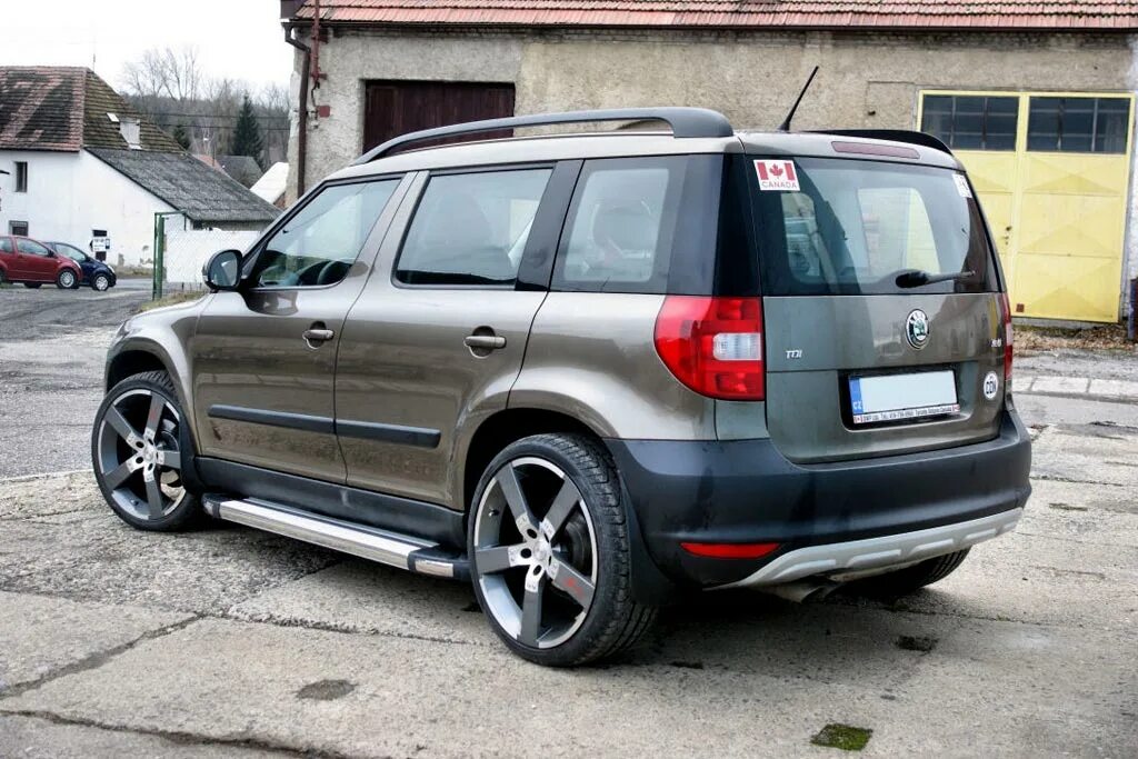 Тюнинг йети. Skoda Yeti Tuning. Skoda Yeti 2011 Tuning. Тюнингованная Шкода Йети. Skoda Yeti обвес.