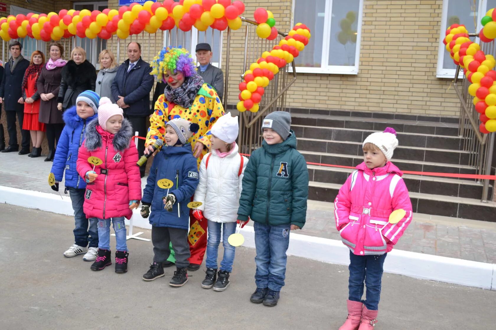 Каменский сад. Детский сад Светлячок п глубокий Каменский район. Детский сад улыбка Каменский район глубокий. Детский сад улыбка. Поселок глубокий Ростовской детский сад.