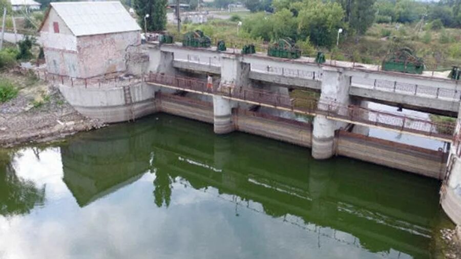 Карловское водохранилище донецкая область. Плотина Карловского водохранилища. Карловка Донецкая область плотина. Карловское водохранилище дамба. Карловское водохранилище Донецкая область дамба.