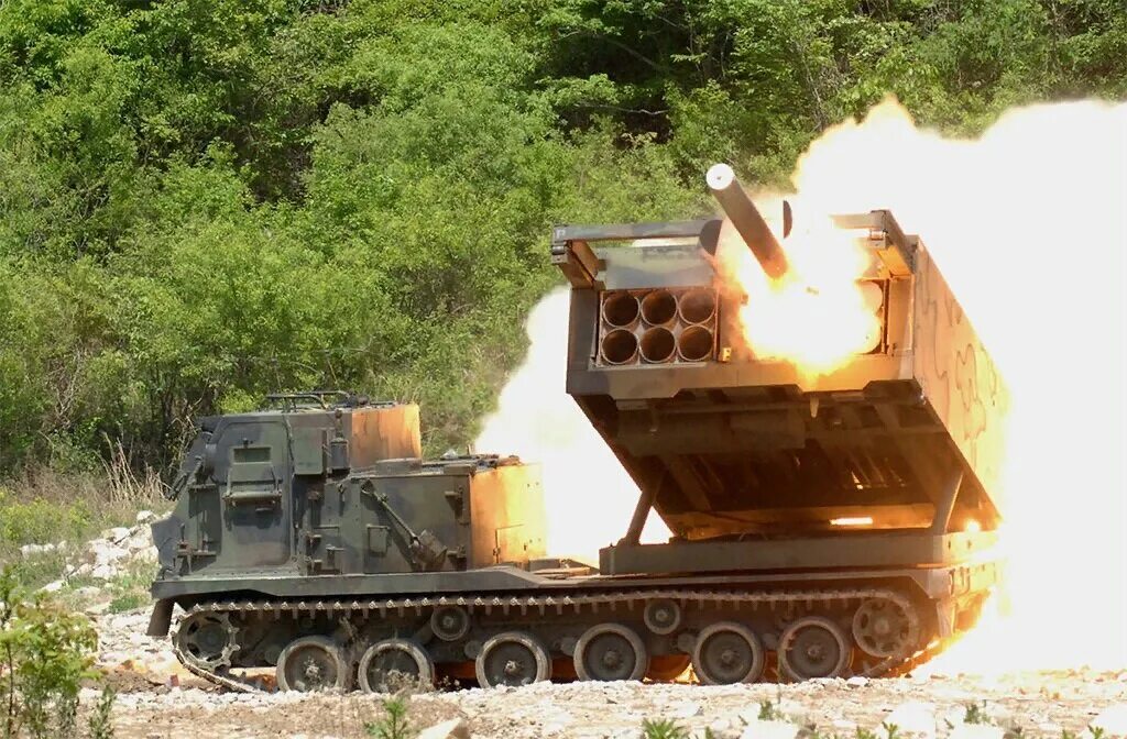 М 270 е. Рсзо m270. м270 mlrs. рсзо сша m270 mlrs. рсзо м270 mlrs.