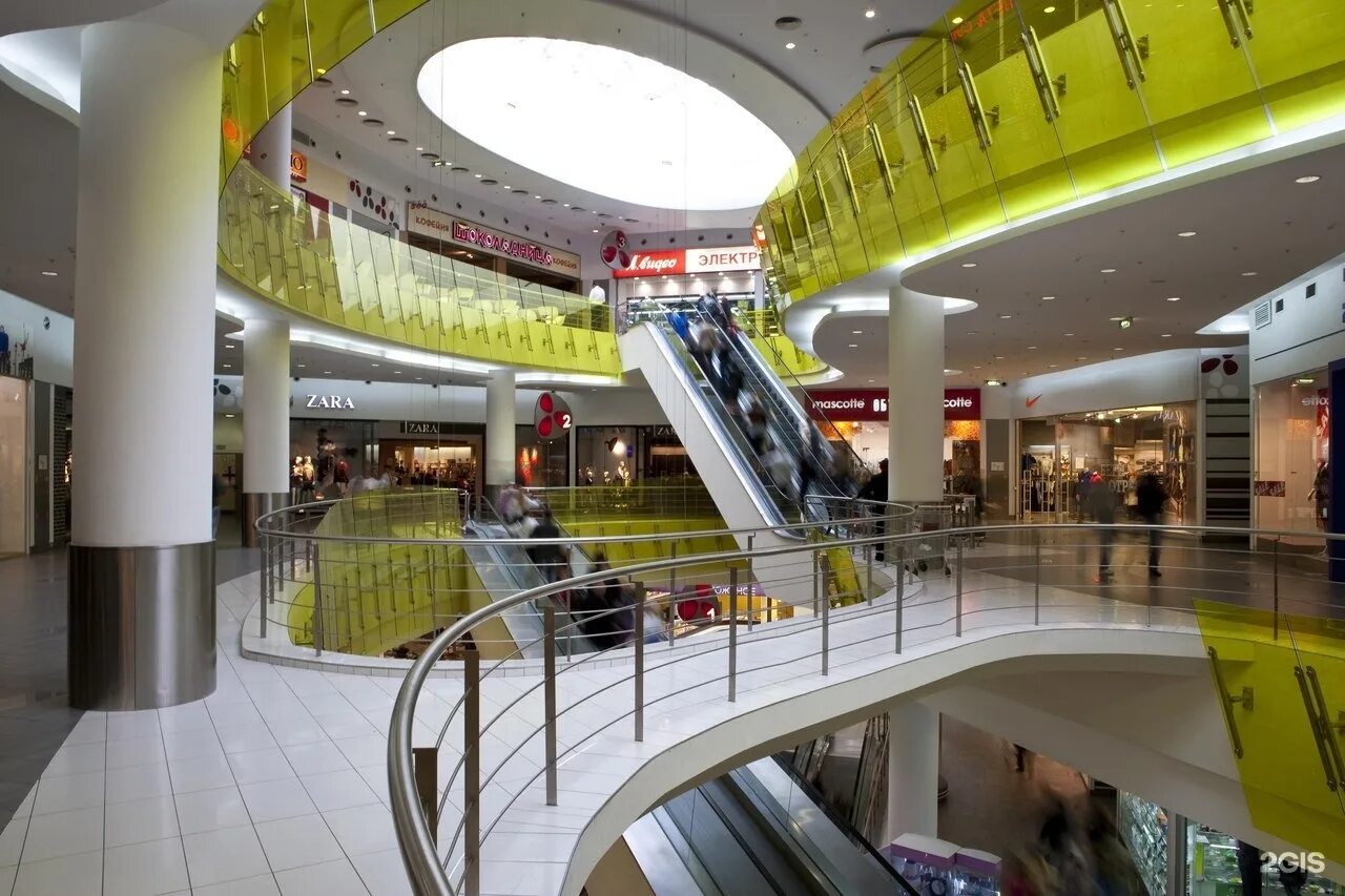 по центру 2 ряд. москва сити торговый центр афимолл магазины. бенуар в театре вахтангова. концертный зал бкз октябрьский. по центру 2 ряд.