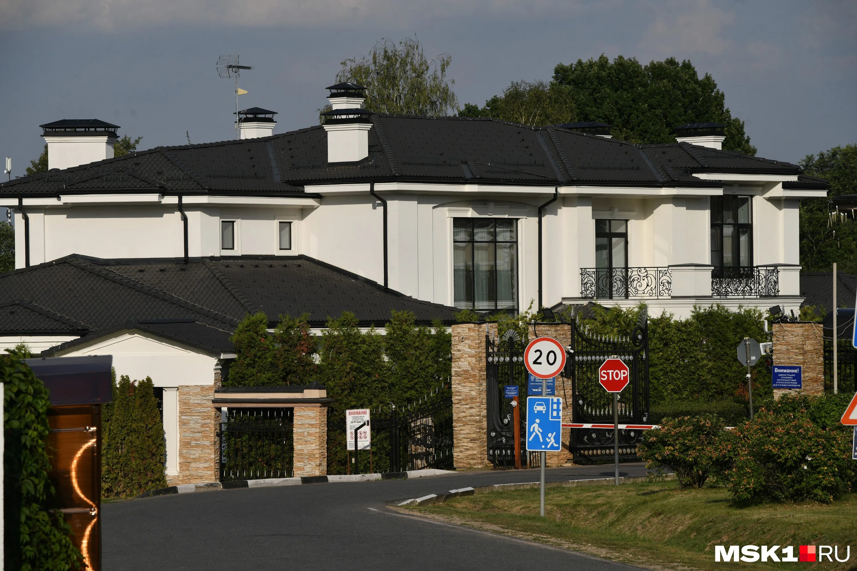 Риверсайд поселок москва дом полины гагариной. Дом полины. Интерьер полины гагариной. Дом полины гагариной за 1000000. Дом полины гагариной.