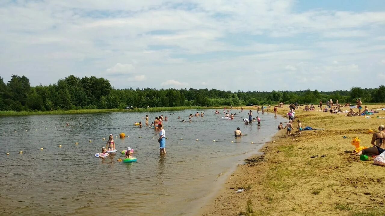 Где разрешено купаться в подмосковье. Места для купания летом. Озеро в капустино раменский. Места для купания в москве. Золотые пески коротково.