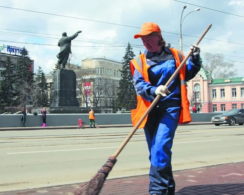 Вакансию дворника сторожа. Дворник. Современный дворник. Профессия дворник. Уборщик с метлой.