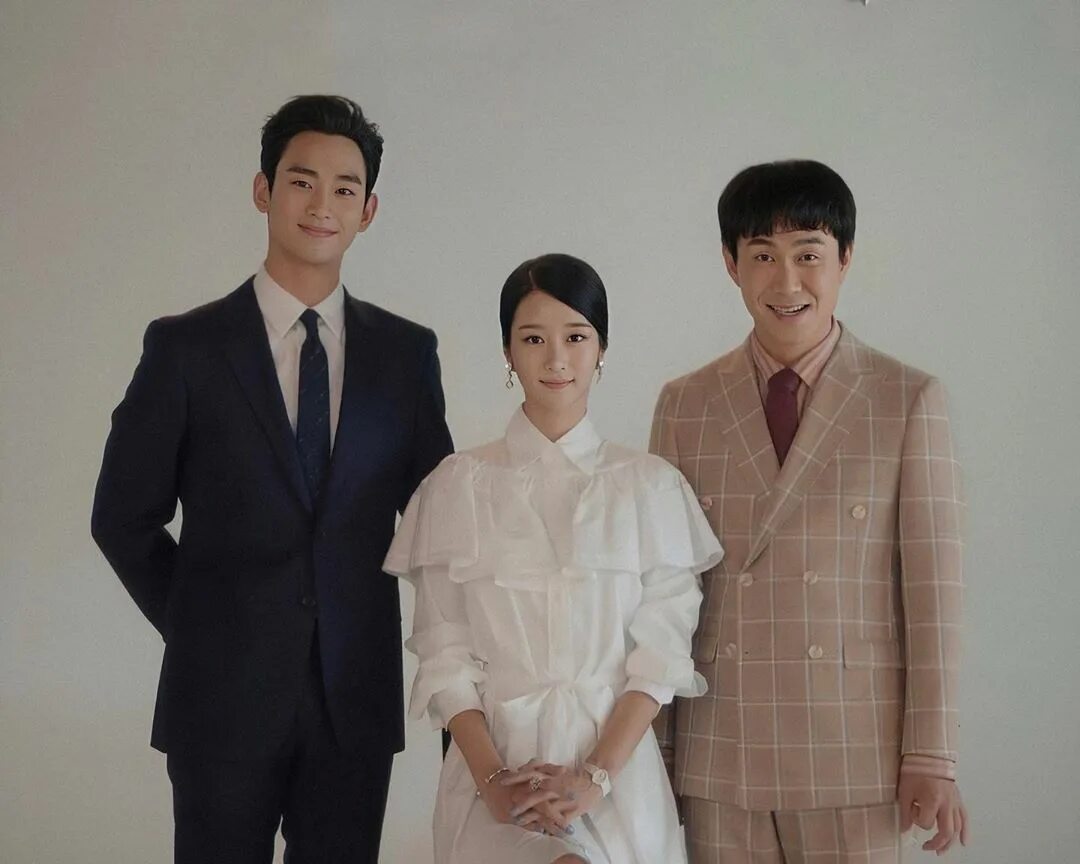 Не быть в порядке дорама. Со йе джи и ким су хен. Псих но все впорядке дорама. Не быть в порядке дорама. Ким су-хён и со е джи.