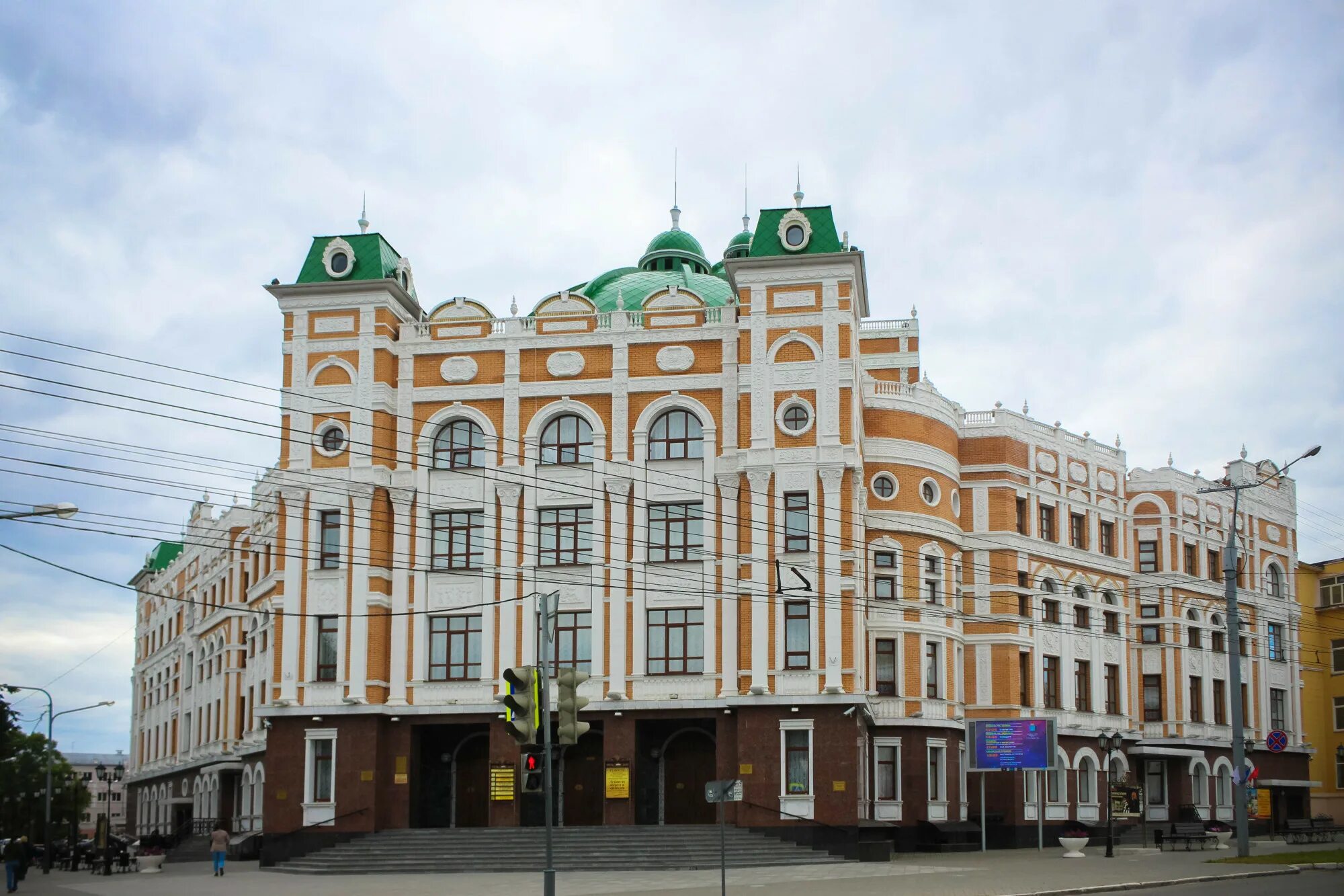 Театр оперы и балета имени сапаева йошкар-ола. Театр оперы и балета в йошкар-оле. Опера сапаева йошкар ола. Йошкар олинский оперный театр. Опера сапаева йошкар ола.