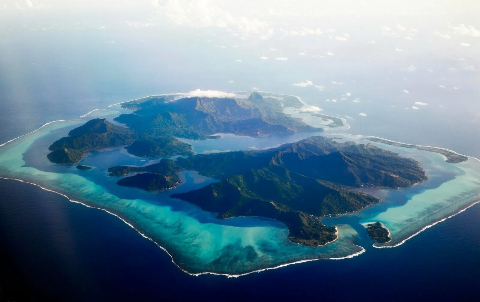 Атолл Бора-Бора. Остров атолле. В. Полинезии. Атолл Рокас. Архипелаг Кергелен индийский океан.