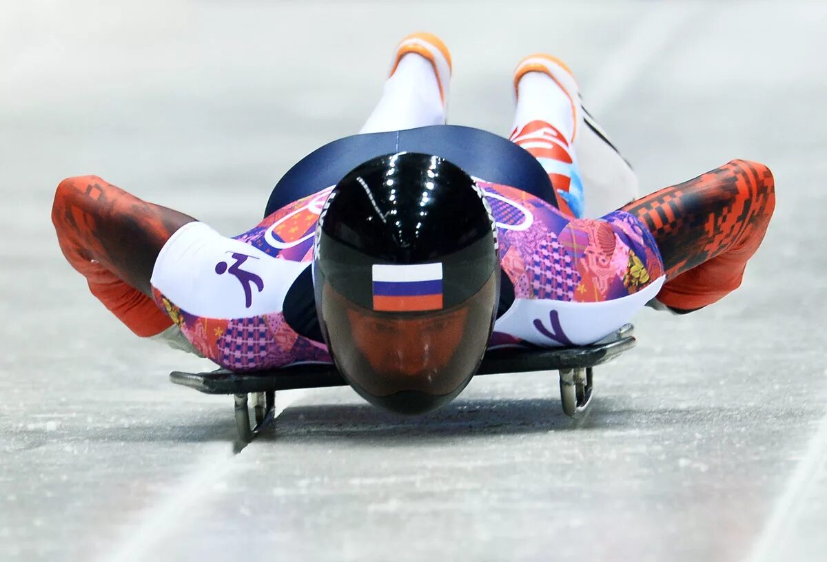 Скелетон спорт. Скелетон олимпийский вид спорта. Елена никитина сани. Скере скелетон. Сочи 2014 скелетон мужчины.