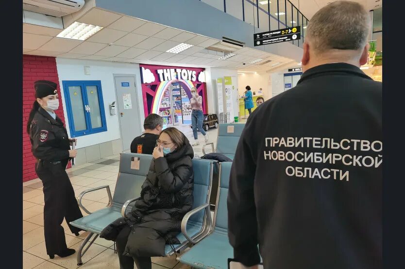 Сотрудники аэропорта симферополь. Линейный отдел полиции в аэропорту казани. Лоп в аэропорту. Полиция в аэропорту шереметьево. Аэропорт курумоч это сотрудники.