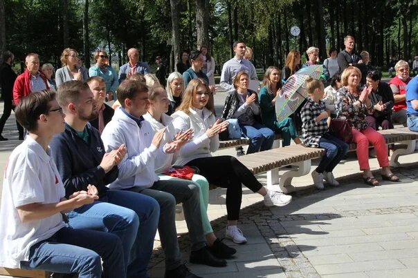 Воскресенск люди. Волонтеры воскресенска. Типичный воскресенск. Утки в парке кривякино воскресенск. Люди в воскресенске.
