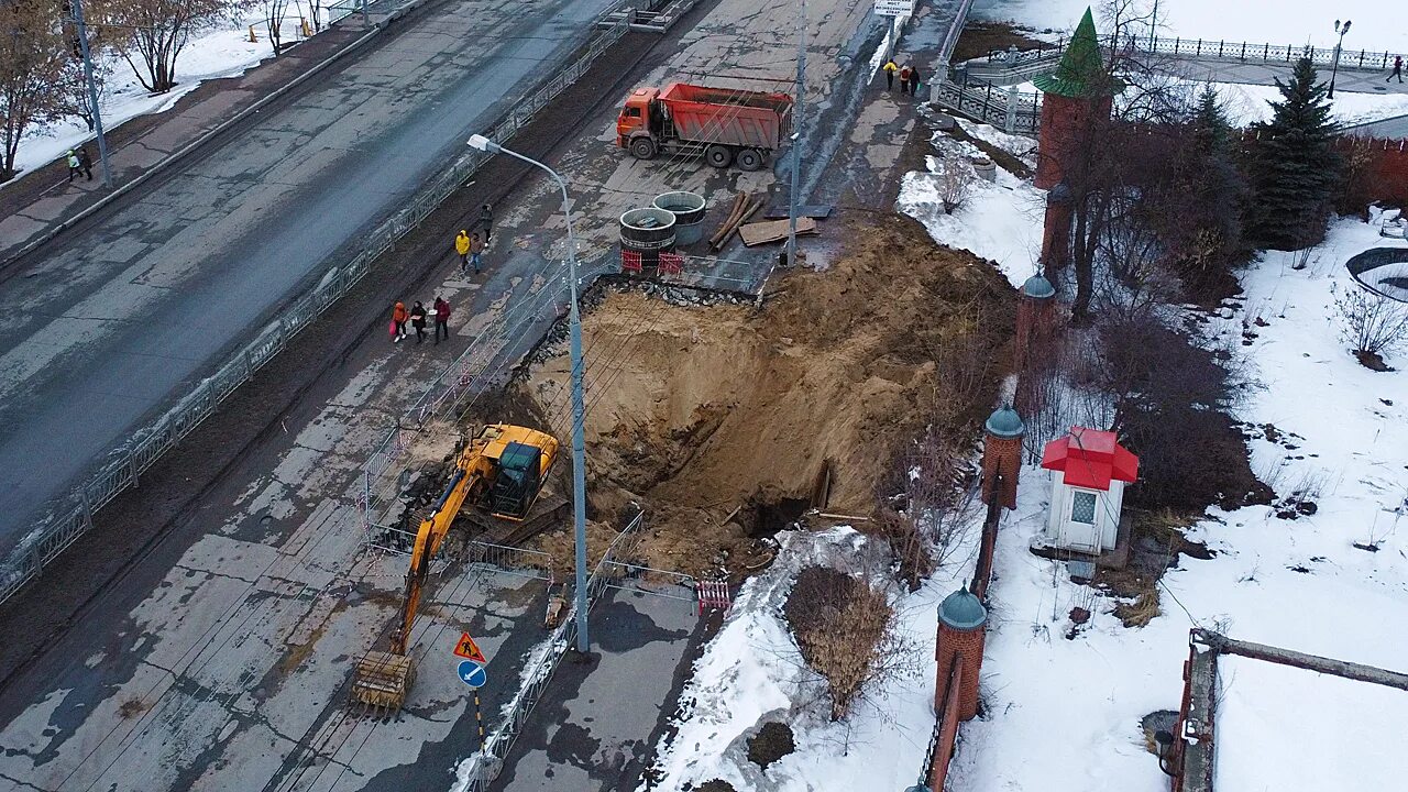 Царьградский мост Йошкар-Ола. Йошкар-Ола провалился мост. Обвал асфальта в Йошкар-Оле. Вознесенский мост Йошкар-Ола.