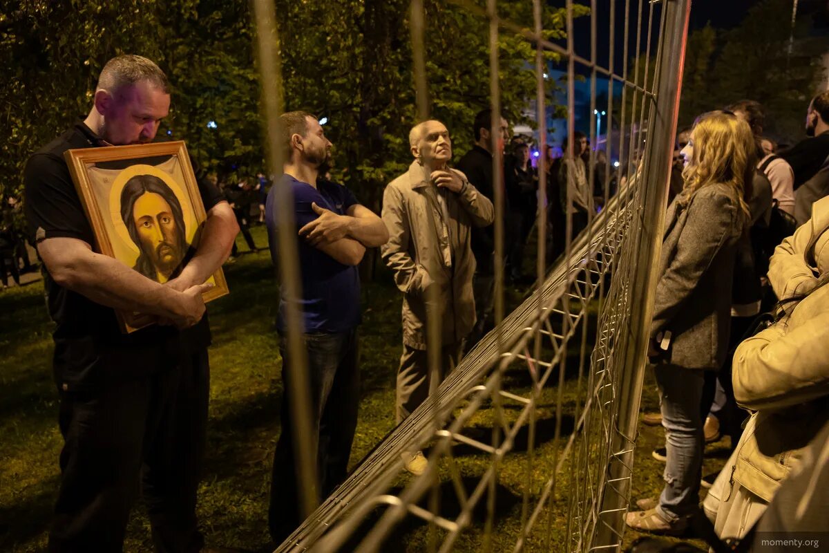 Люди против церкви. Протесты в Екатеринбурге против строительства храма. Храм в Екатеринбурге протест. Против храма в Екатеринбурге. Протест против церкви в Екатеринбурге.