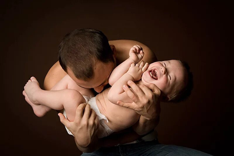 весь мир начинается с мамы. божественный ребенок. включи свету маму свету папу. света и богдан и мама и папа. папа светы.