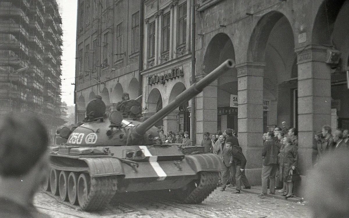 Москва чехословакия. Т-62 операция Дунай. Т-62 Прага 1968. Т-62 Прага.