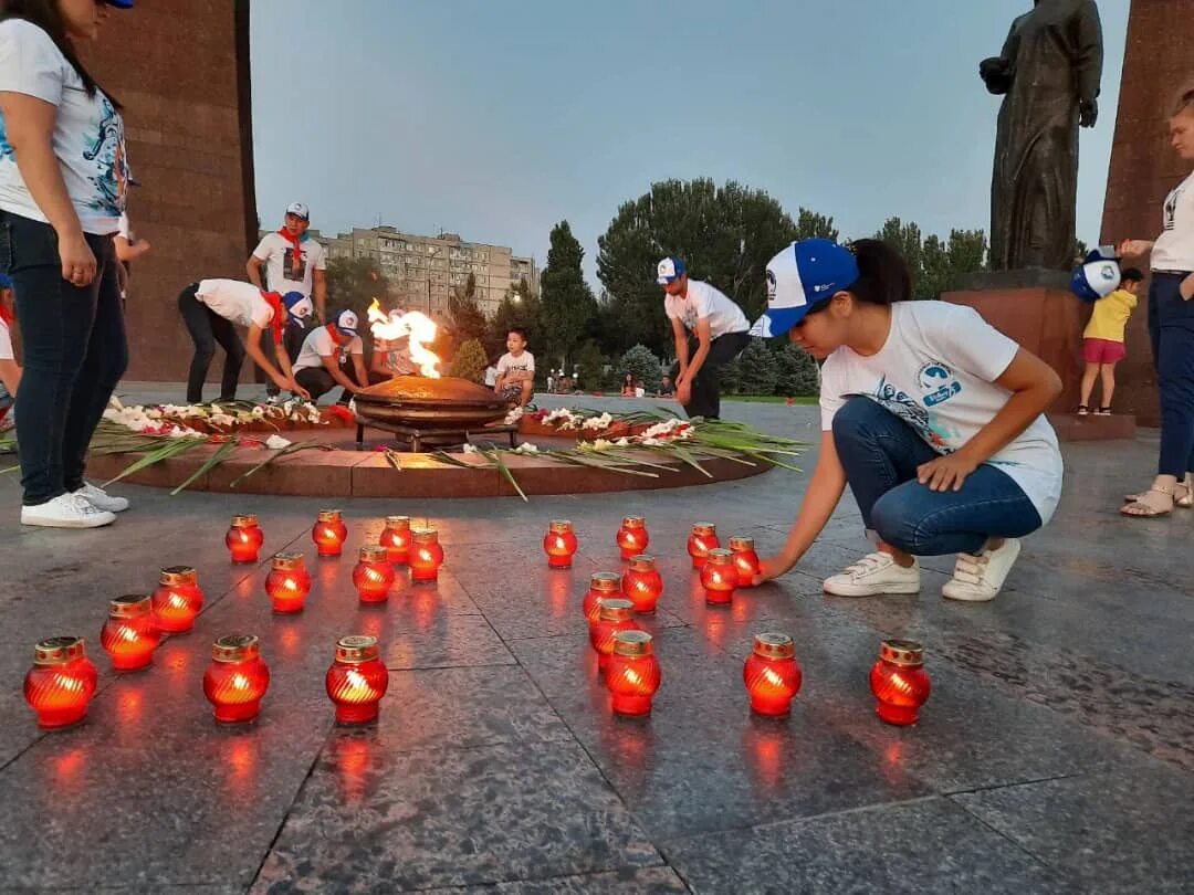 Акция крокус сити свеча памяти. Акция свеча памяти. Акция свеча памяти в Новосибирске. Международная акция свеча памяти. Мероприятие свеча памяти.