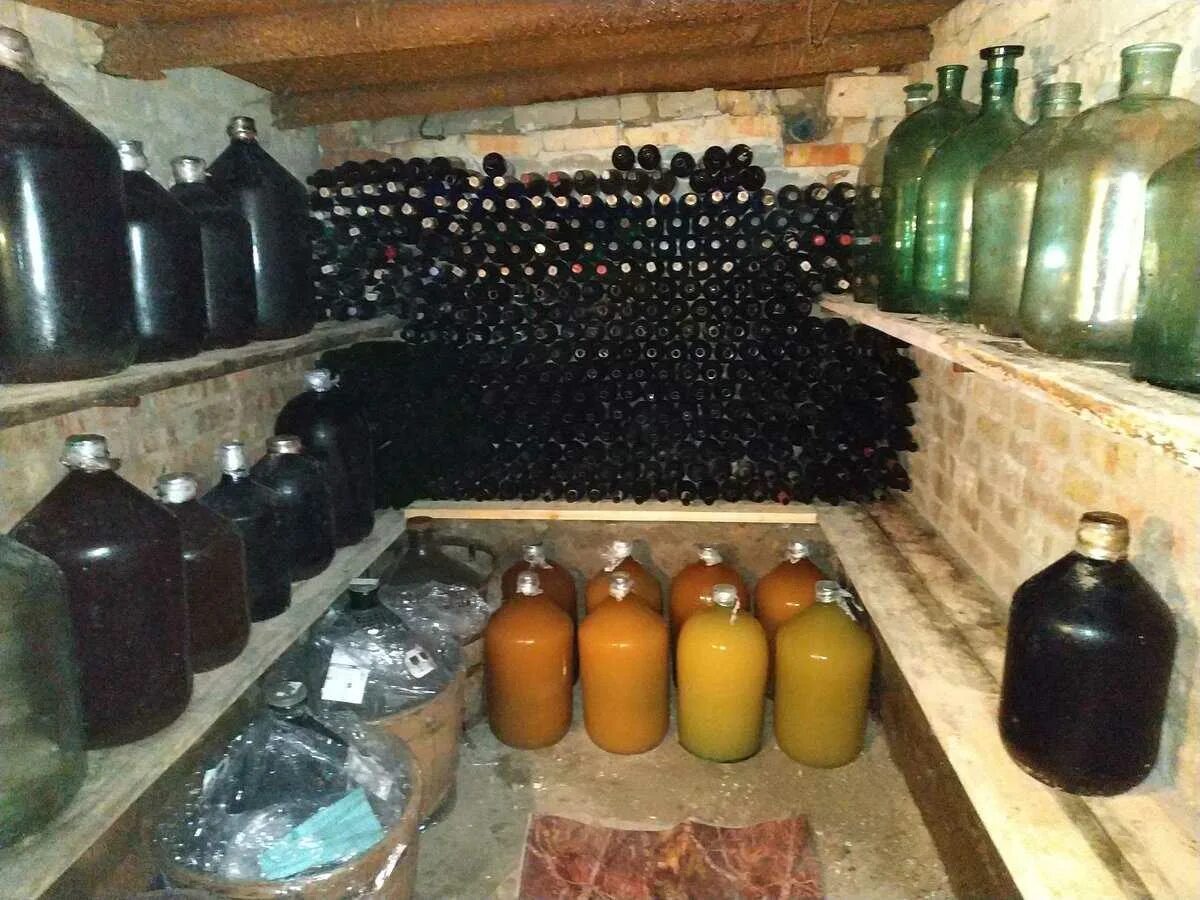 Как правильно хранить домашнее вино