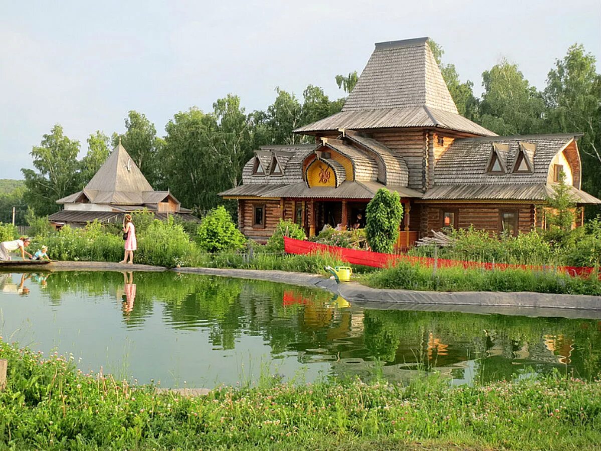 Деревня валищево славянский кремль. Славянский кремль подольск. Славянский терем виталия сундакова. Виталий сундаков славянский кремль. Деревня валищево славянский кремль.