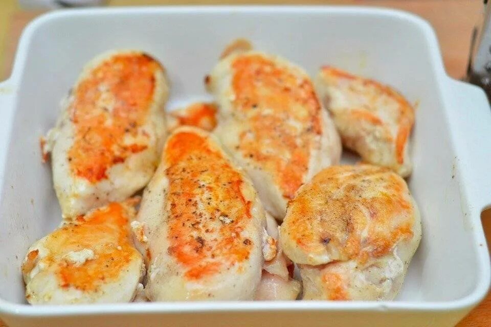 Как приготовить филе в соусе. Филе куриное. куриное филе в сливочном соусе. куриная грудка в сливочном соусе. куриное филе в сливках в духовке.