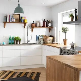 Белая кухня с деревом обои