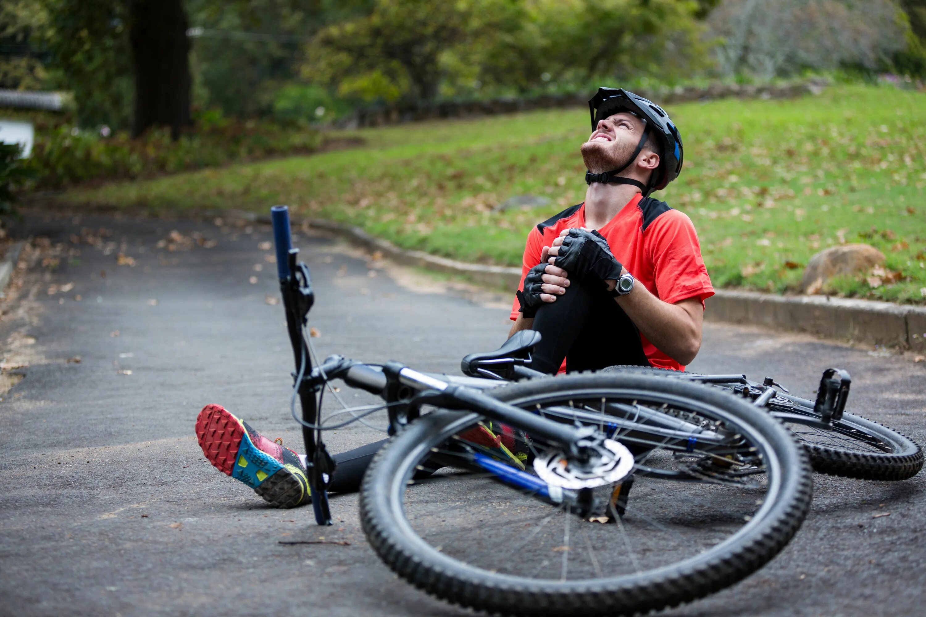 Fall off the bike. Опасный велосипед. Опасный велосипедист. Опасная езда на велосипеде.