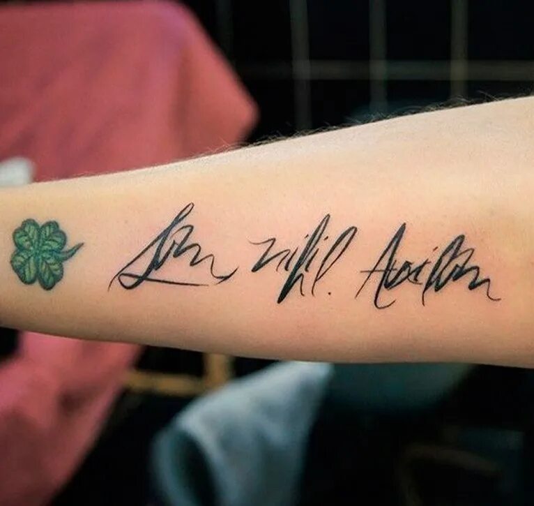 Тату на руке на латыни. Тату на руке на латыни. Тату надписи на руке для мужчин. Красивые татуировки на запястье. Тату на руке на латыни.