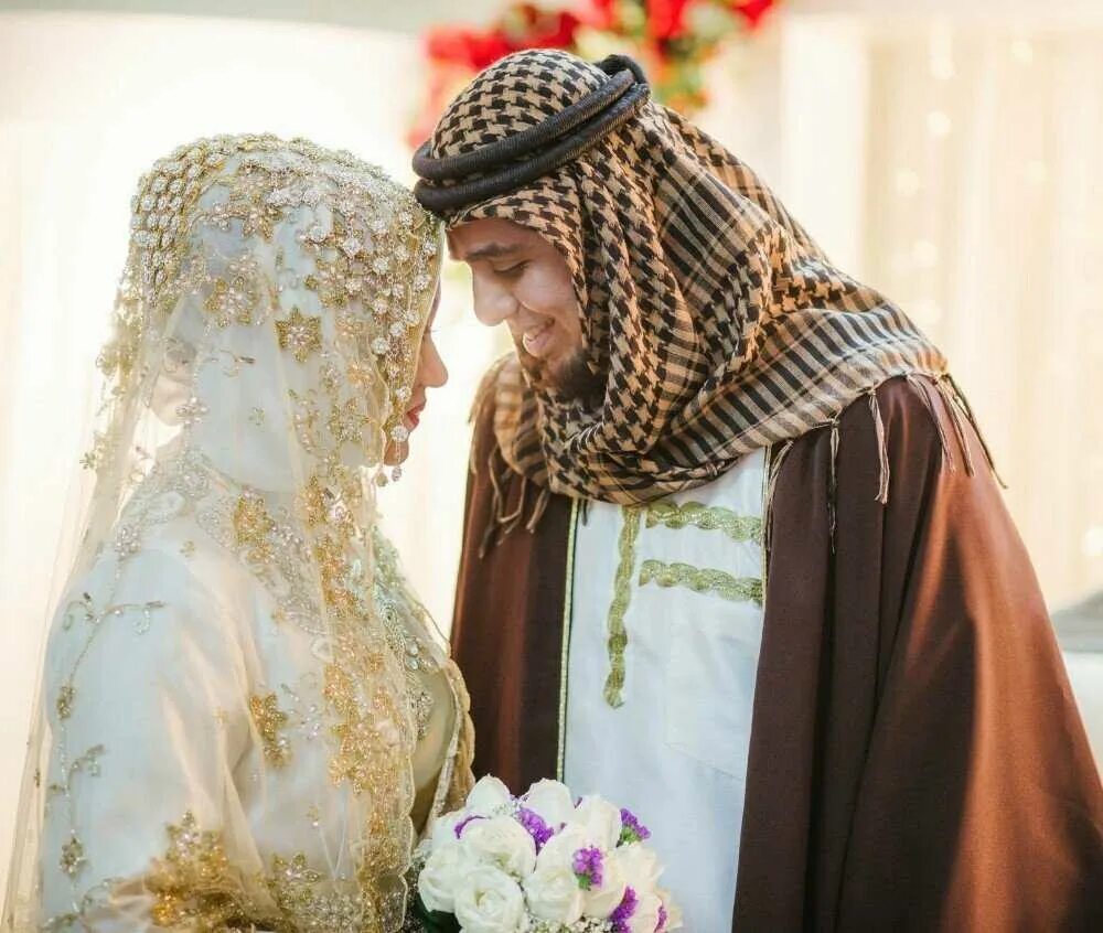 Брачная ночь традиция. Свадьба арабов. Традиционная мусульманская свадьба. Свадьба в арабских Эмиратах. Традиционная арабская свадьба.