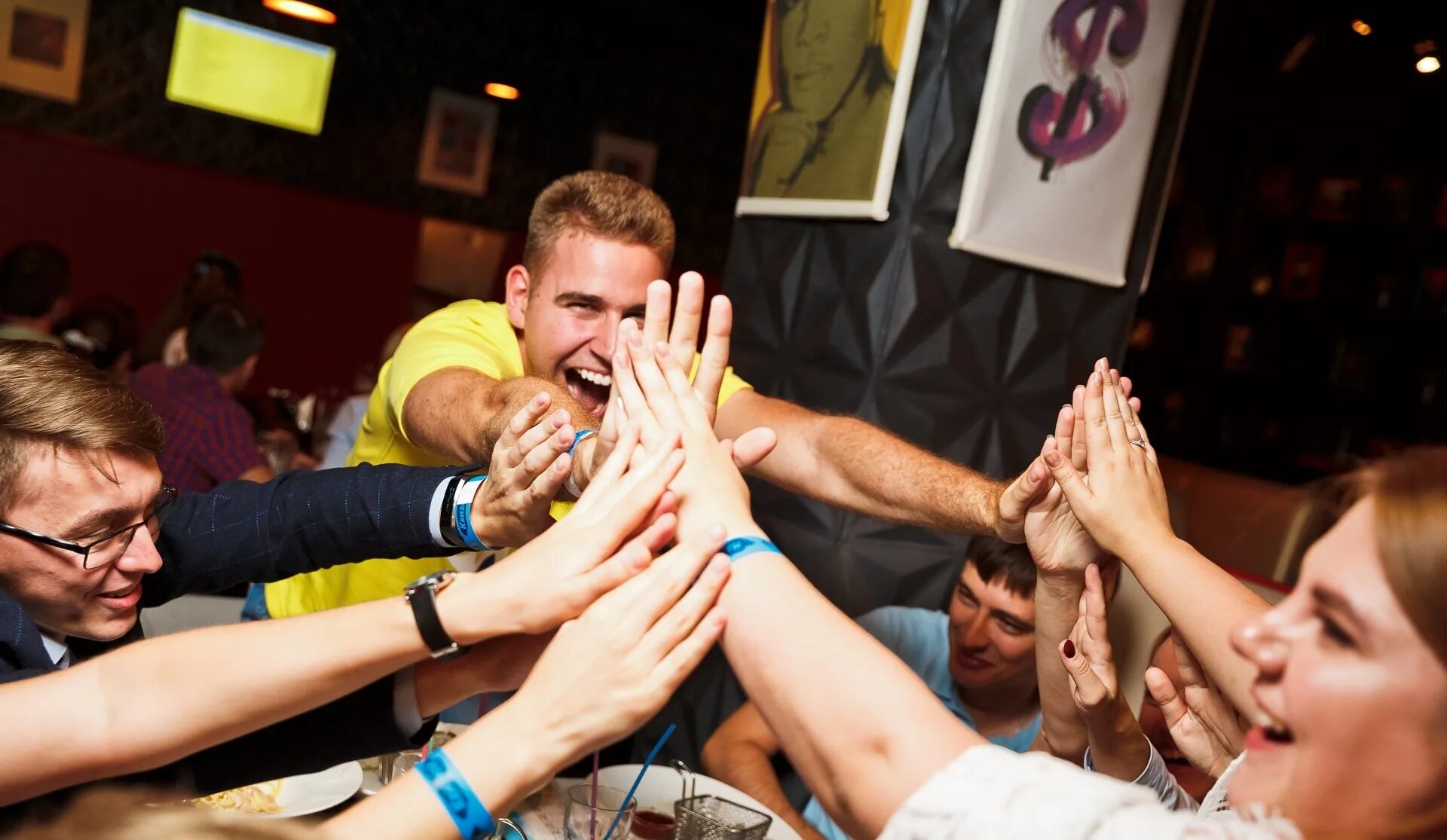 Новогодниекорпоротивы. Интеллектуальная вечеринка. Интеллектуальная игра в баре. Cosmozar, реутов. Вечеринка в стиле эйфория.