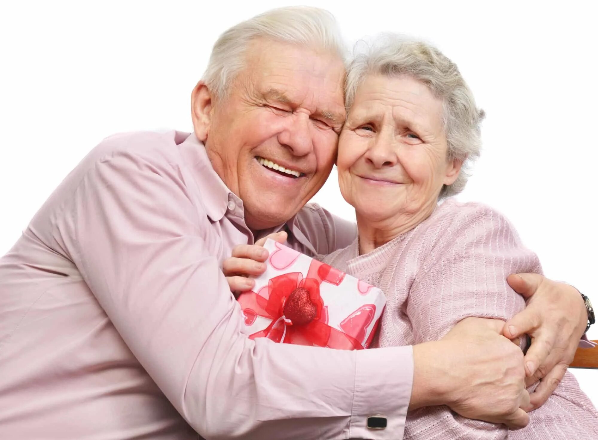 Пожилые люди. Подарок пожилому человеку. Бабушка и дедушка. Счастливые пожилые люди.