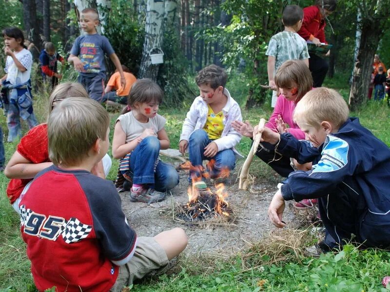 Ситуации в дол. Дети в лагере. Детский летний лагерь. Лагерь на природе. Детский лагерь для мальчиков.