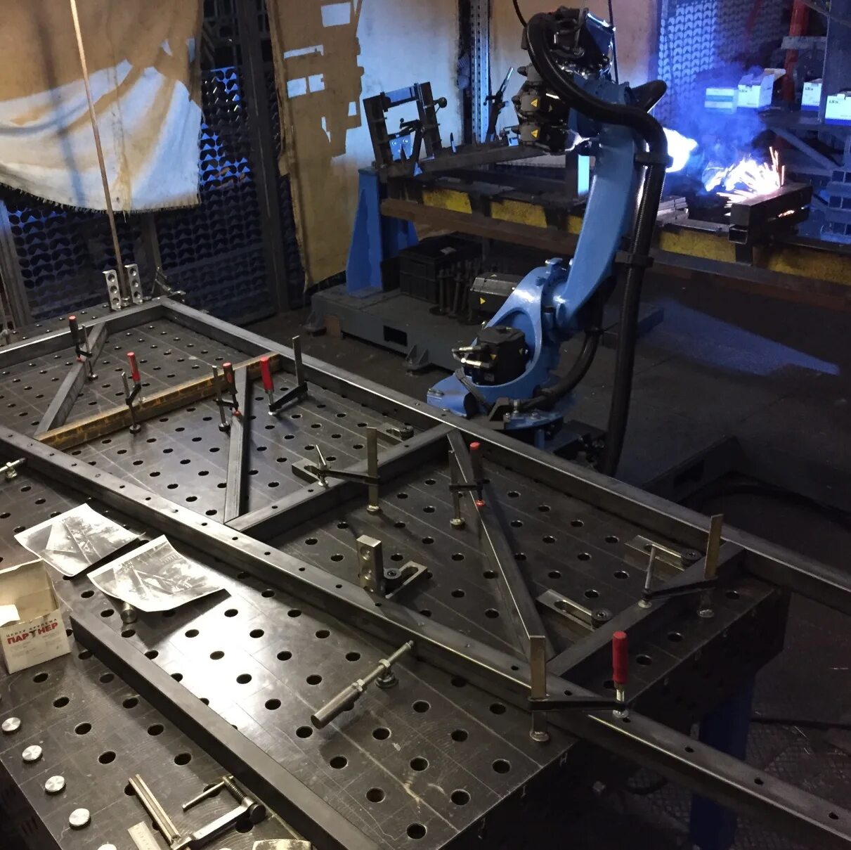Работы по сборки сварки. Сборочно-сварочный стол 3d-weld c1530sd. стапель сварочный универсальный. сварочный стапель (инструмент для сборки). кондуктор для сварки 3д металлоконструкций.