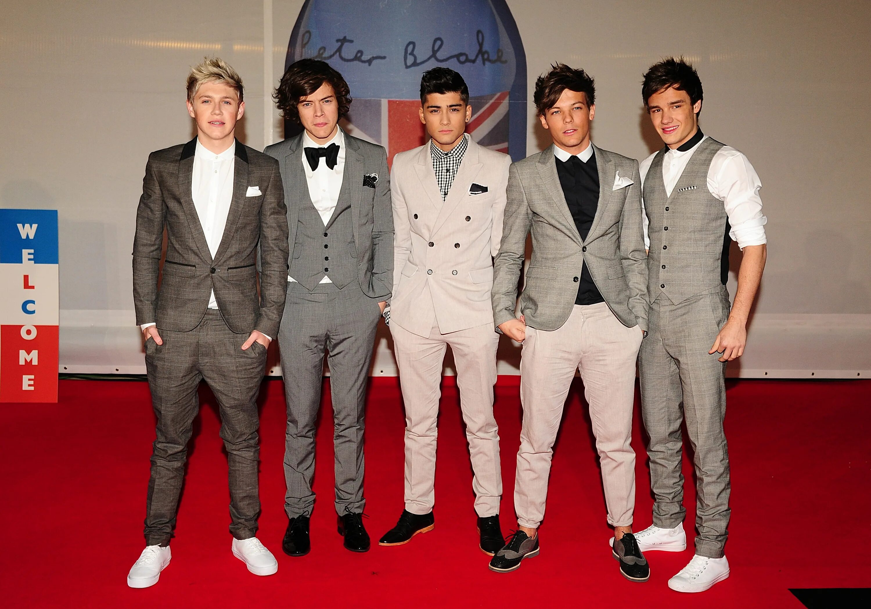 Самая популярная группа за всю историю. One Direction 2010. One Direction участники. One Direction 2021 участники. Justin Bieber one Direction.