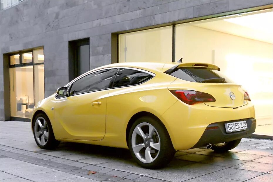 Nissan opel. Opel Astra Turbo. Opel Astra GTC 2012. Opel Astra GTC турбо.