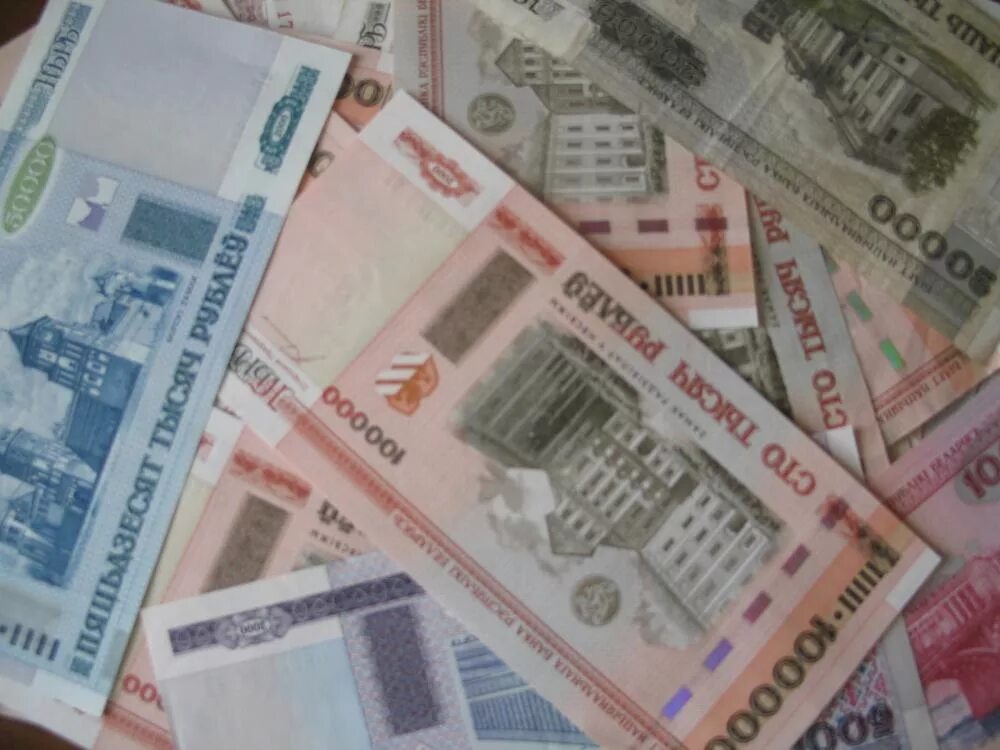 Национальная валюта беларуси. Белорусские деньги. Белорусский рубль. Старые деньги Беларуси. Белорусский рубль фото.